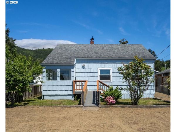 210 ACACIA AVE, Garibaldi, OR 97118