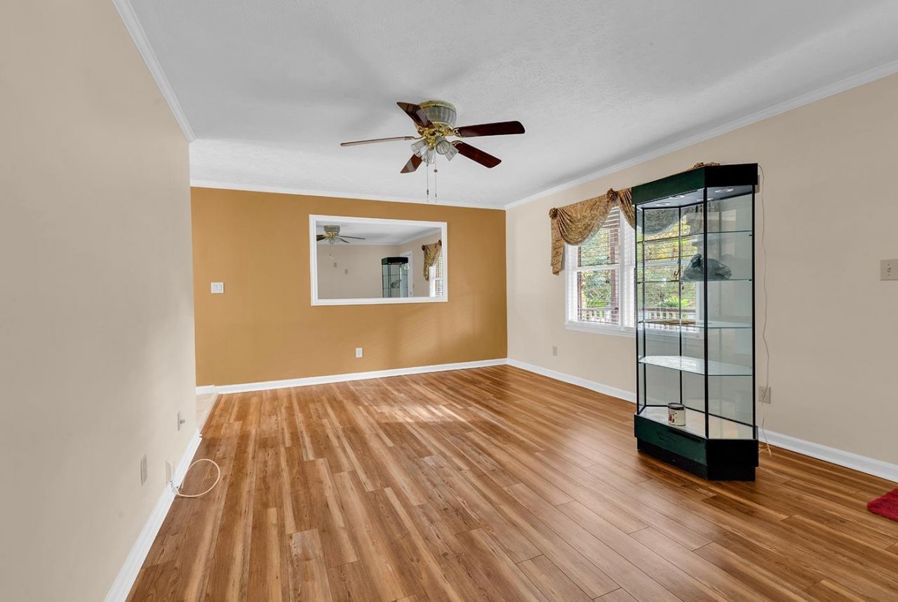 601 Lincoln Ln.  Photo 11