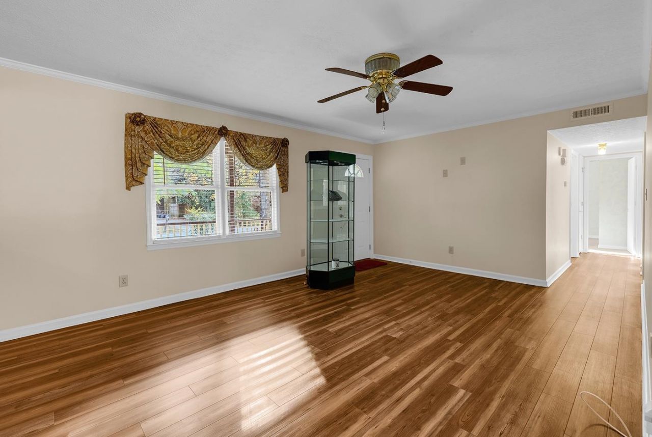 601 Lincoln Ln.  Photo 14