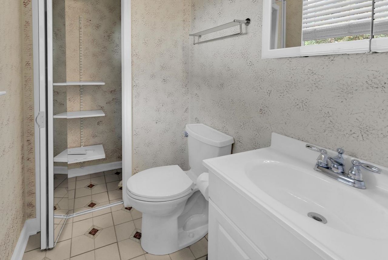 601 Lincoln Ln.  Photo 17