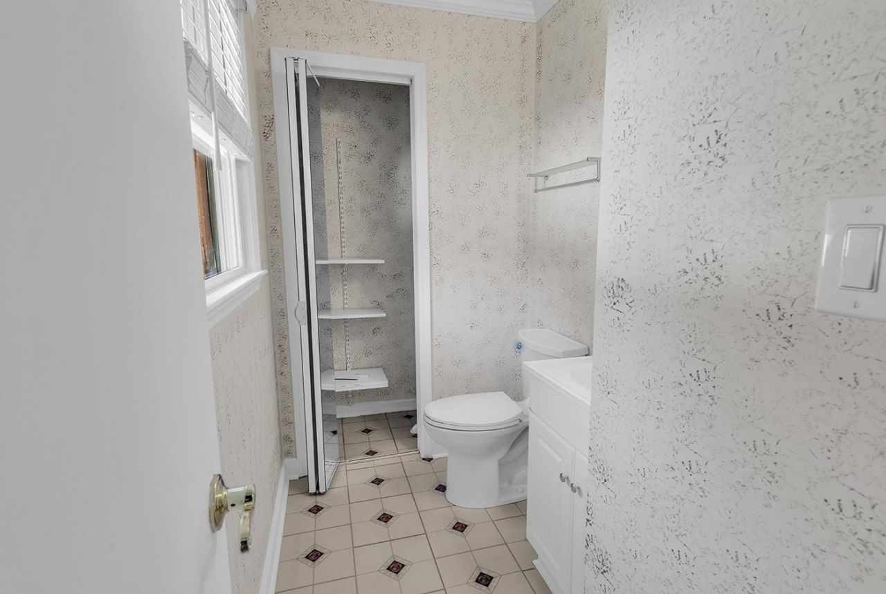 601 Lincoln Ln.  Photo 18
