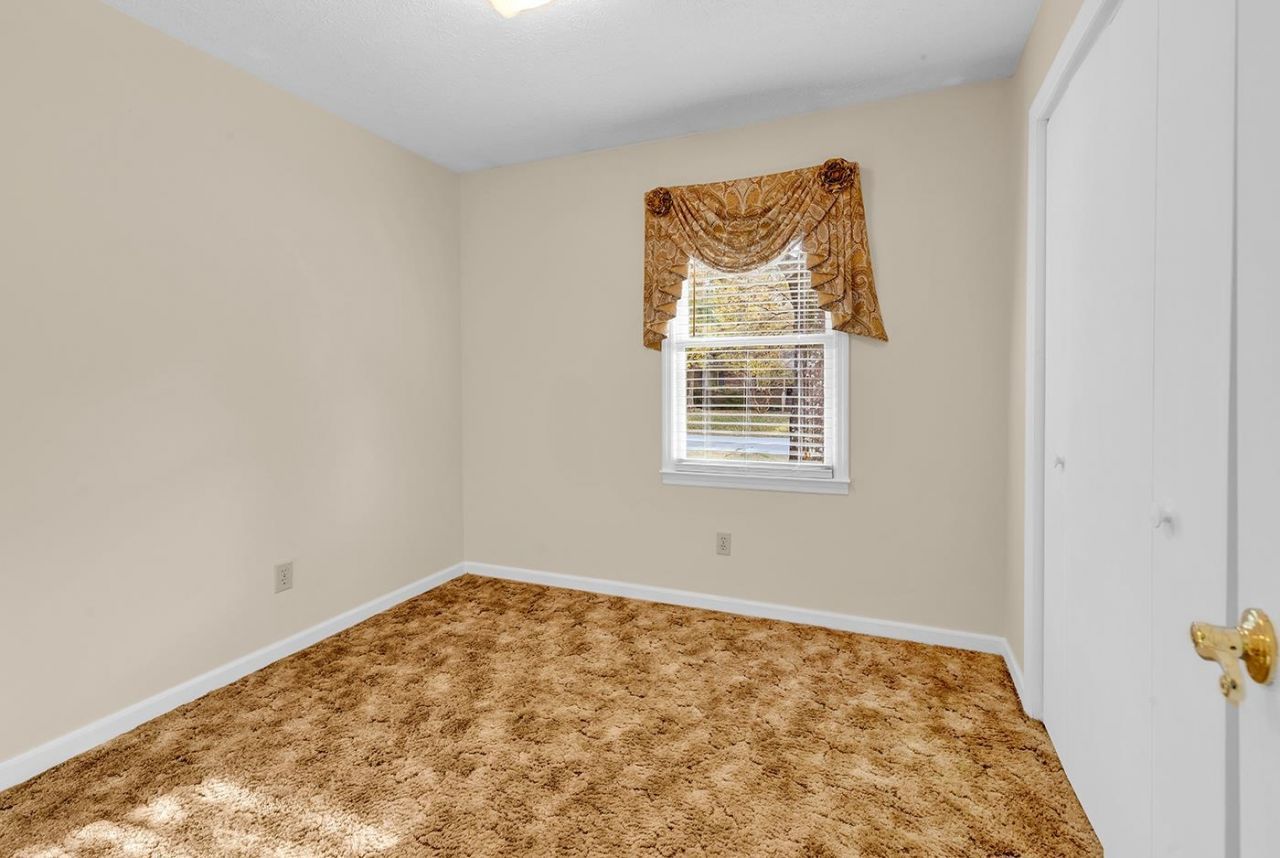 601 Lincoln Ln.  Photo 22