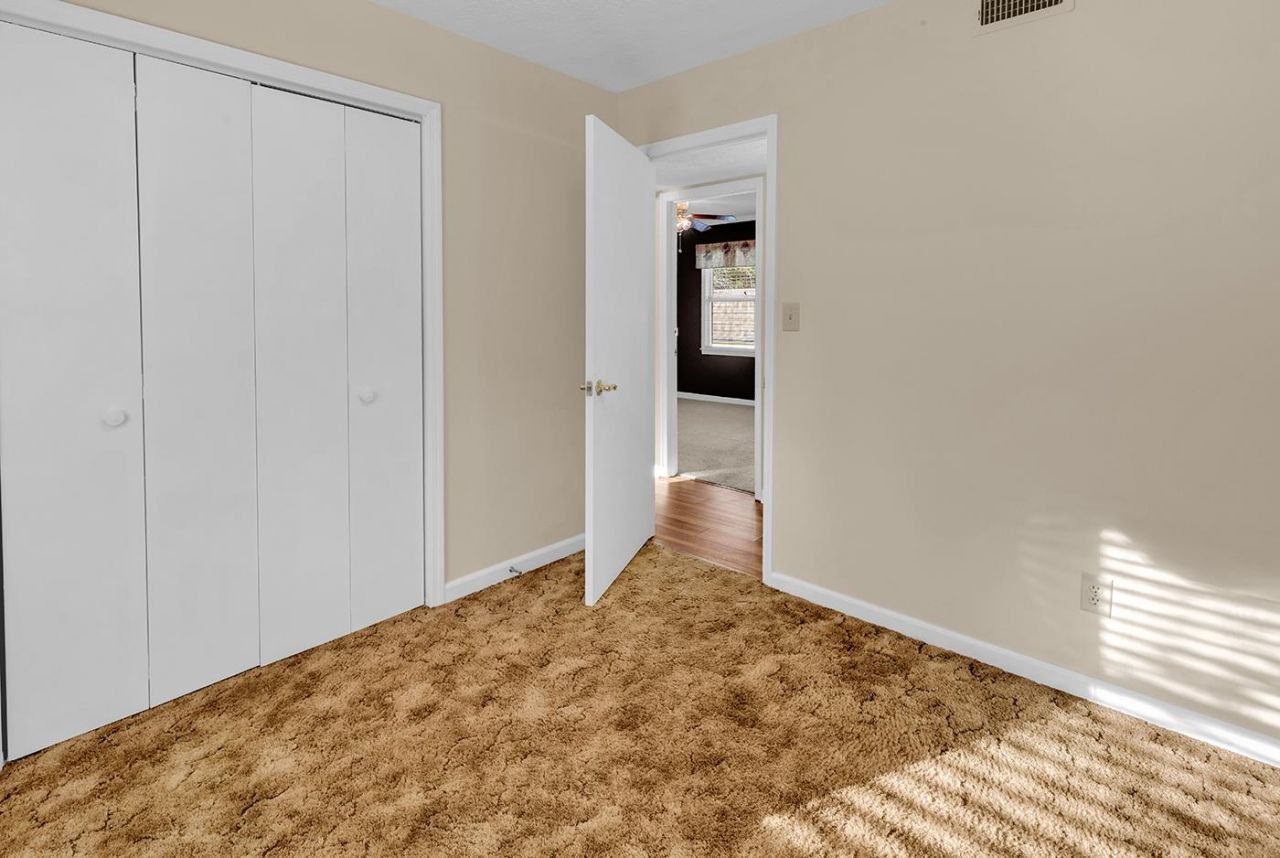 601 Lincoln Ln.  Photo 23