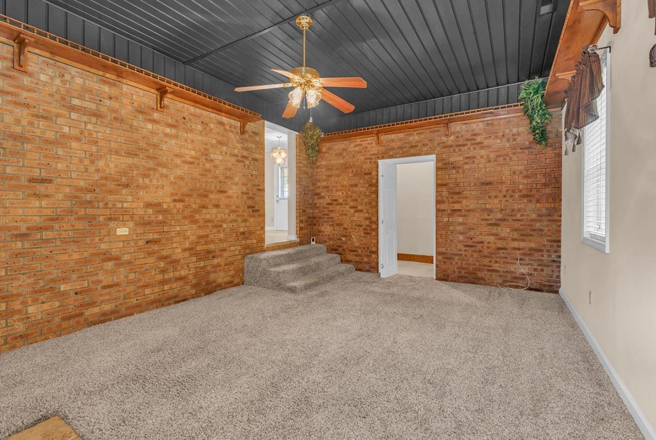 601 Lincoln Ln.  Photo 5