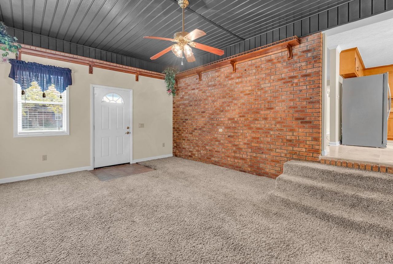 601 Lincoln Ln.  Photo 6