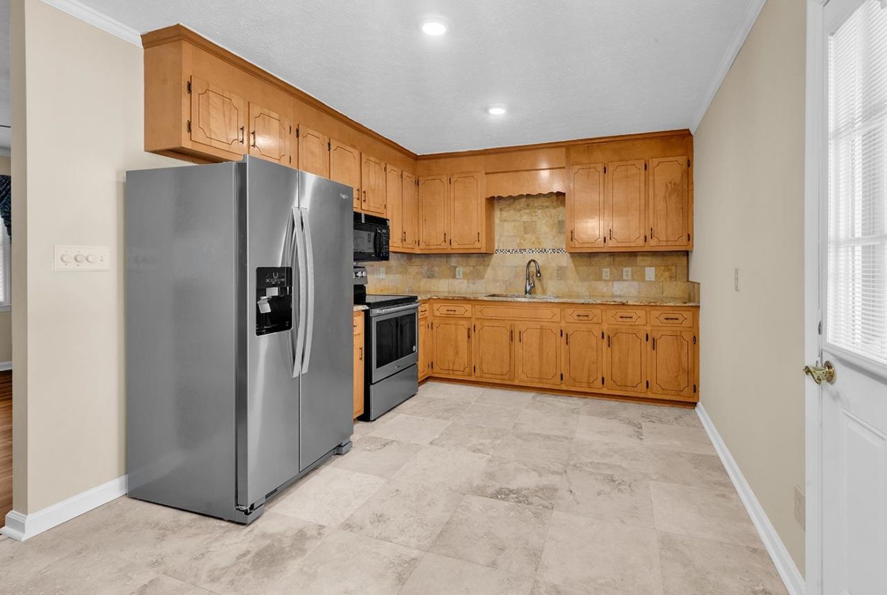 601 Lincoln Ln.  Photo 9