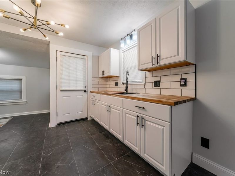 17005 Mapleboro Avenue , Maple Heights, OH 44137 Photo 10