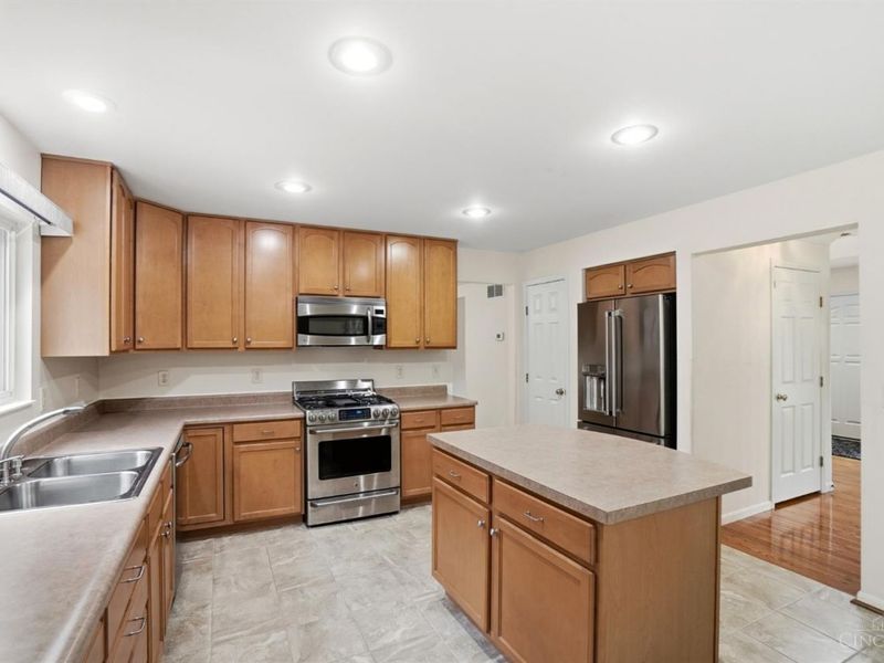 6211 Avebury Court, Hamilton Twp, OH 45152 Photo 11