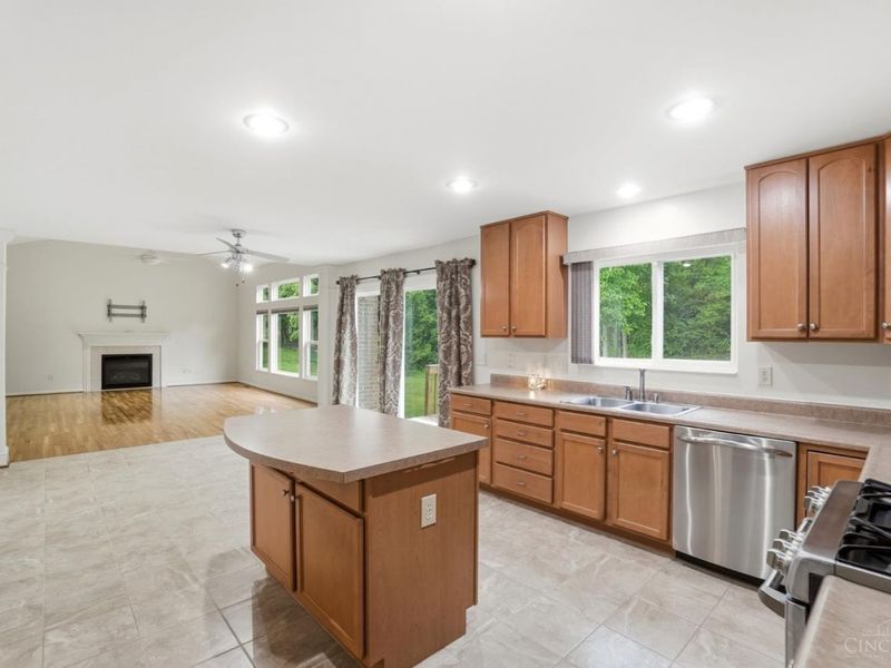 6211 Avebury Court, Hamilton Twp, OH 45152 Photo 12