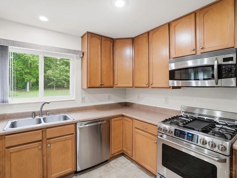 6211 Avebury Court, Hamilton Twp, OH 45152 Photo 13