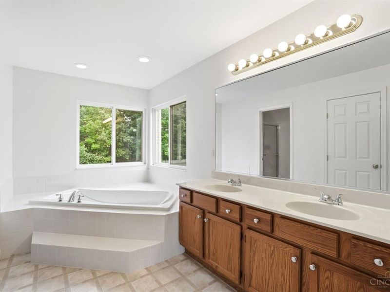 6211 Avebury Court, Hamilton Twp, OH 45152 Photo 28