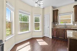 45 Round Table Court photo 4