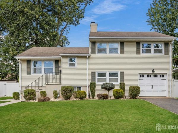 16 Neptune Place, Colonia, NJ 07067