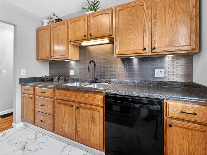 5274 Sinclair Road, Columbus, OH 43229 Photo 7
