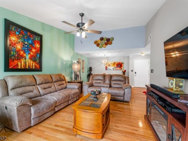 210 Drake Ln, Roxbury, NJ 07852