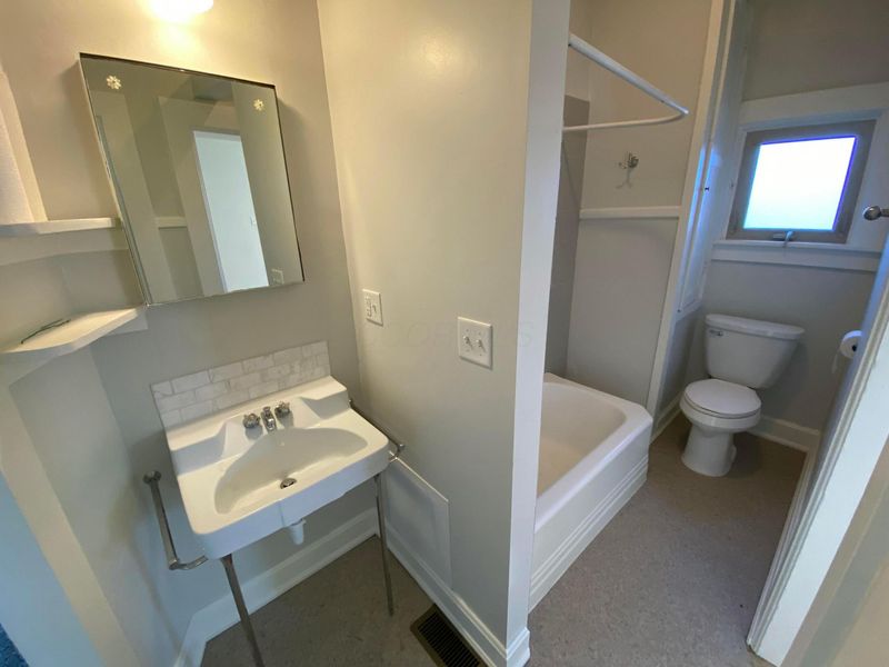 102 N Washington Street , Delaware, OH 43015 Photo 17
