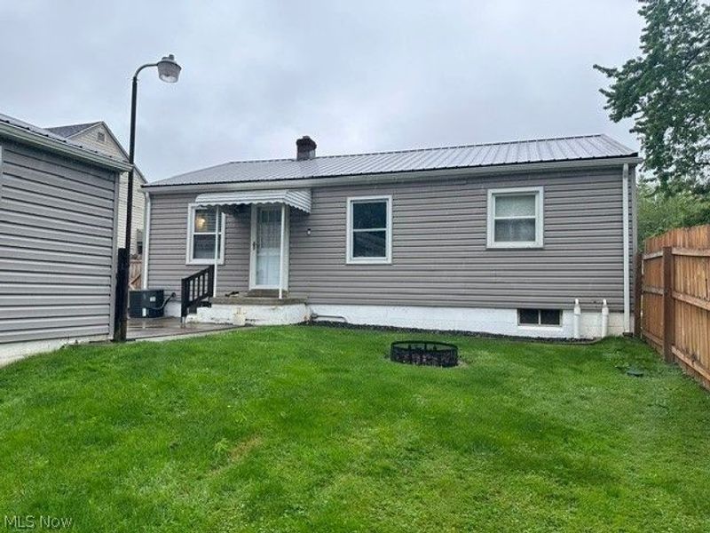 438 10th Street, Struthers, OH 44471 Photo 3