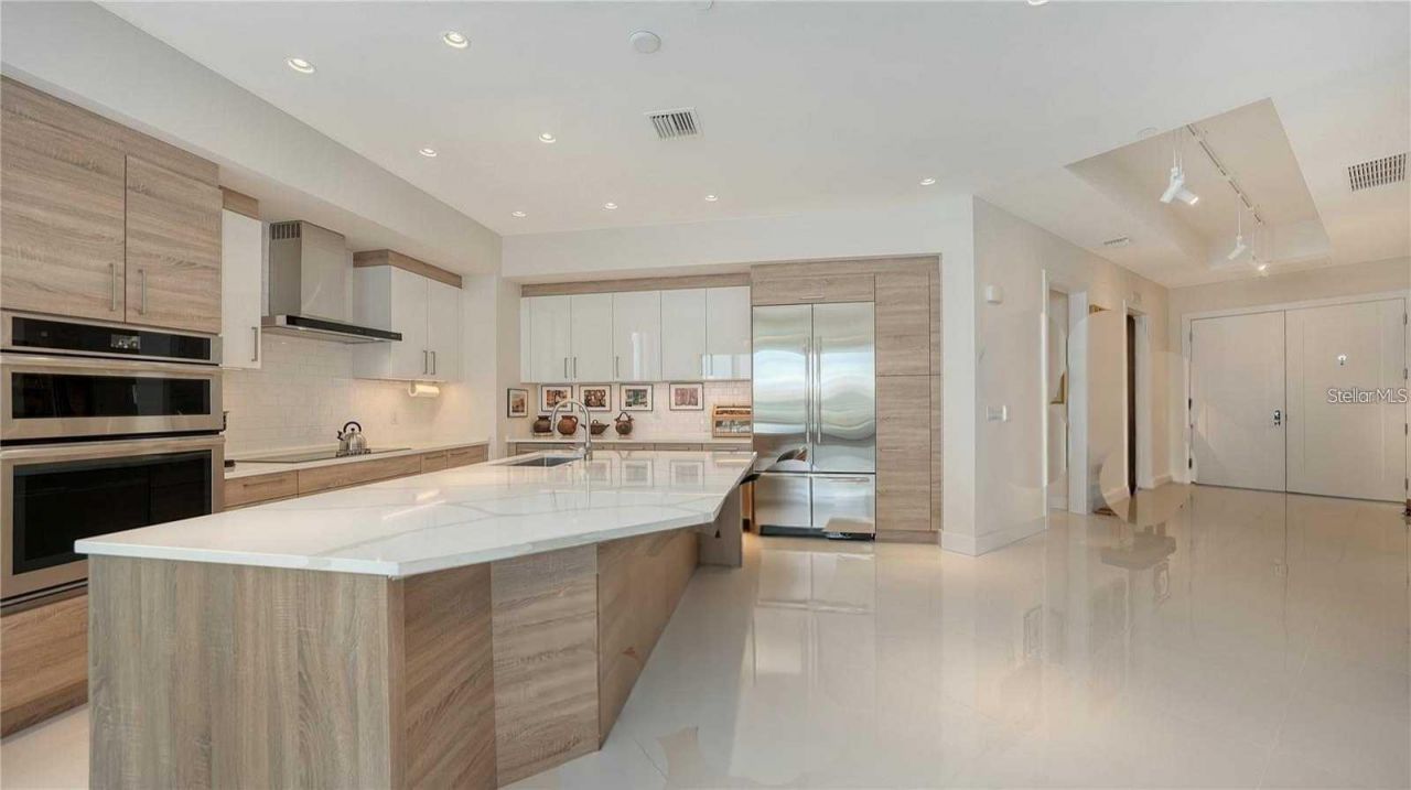 111 S Pineapple Avenue, Unit 1210, Sarasota, FL 34236 Photo