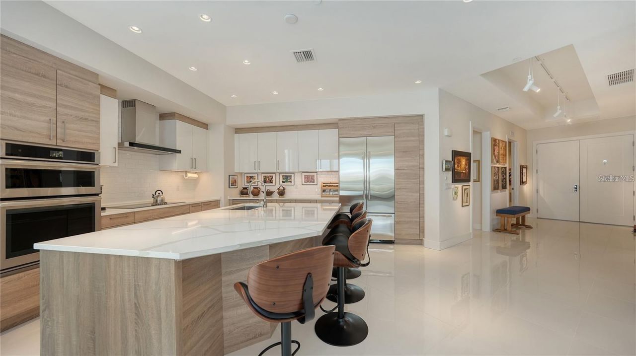 111 S Pineapple Avenue, Unit 1210, Sarasota, FL 34236 Photo
