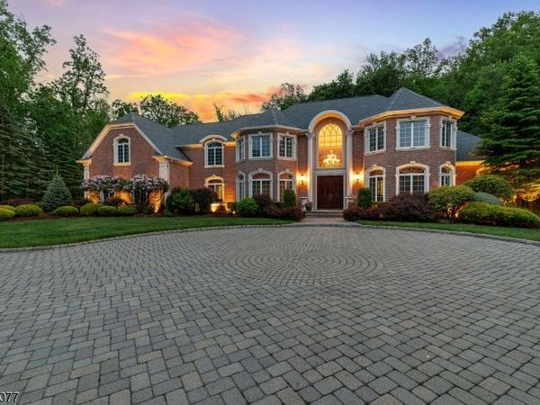 68 Brams Hill Dr, Mahwah, NJ 07430