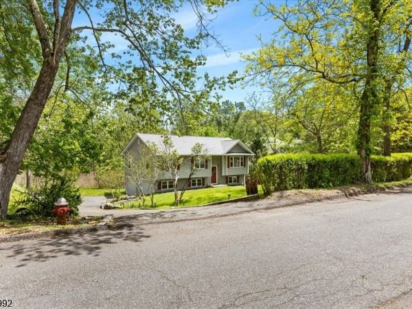 47 Winding Way, Byram, NJ 07821