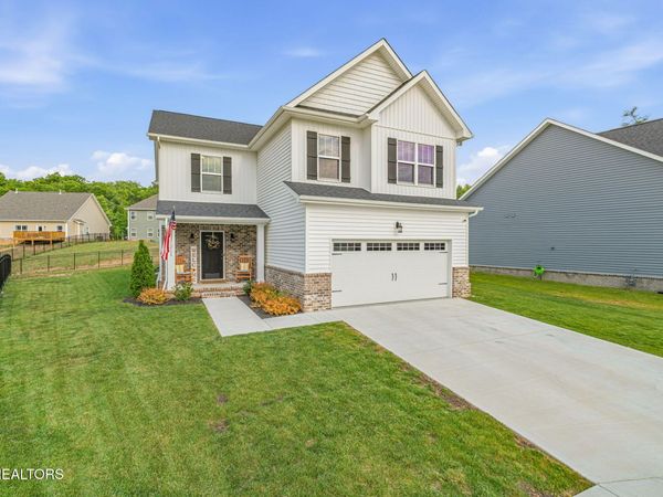 211 Queenberry St, Oak Ridge, TN 37830