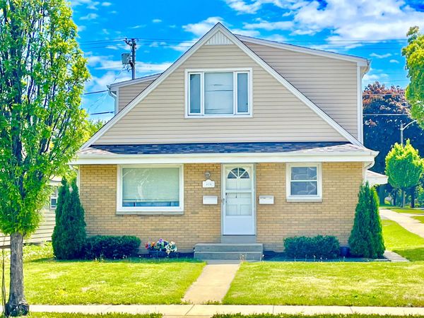 2131 W Layton Ave, Milwaukee, WI 53221