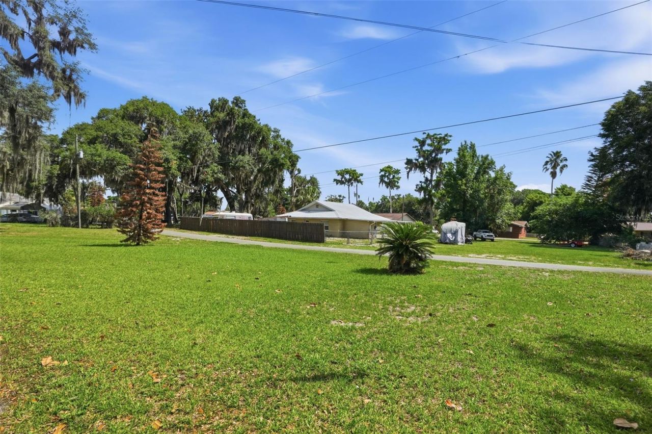 951 Cr 453, Lake Panasoffkee, FL 33538 Photo