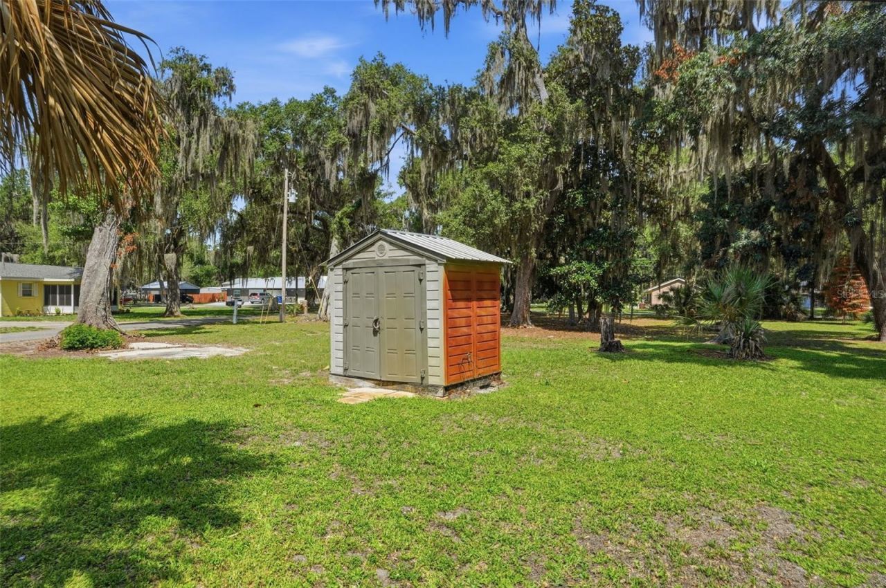 951 Cr 453, Lake Panasoffkee, FL 33538 Photo