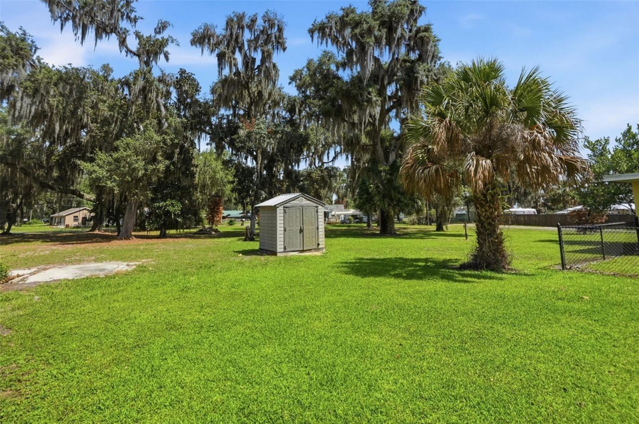 951 Cr 453, Lake Panasoffkee, FL 33538 Photo