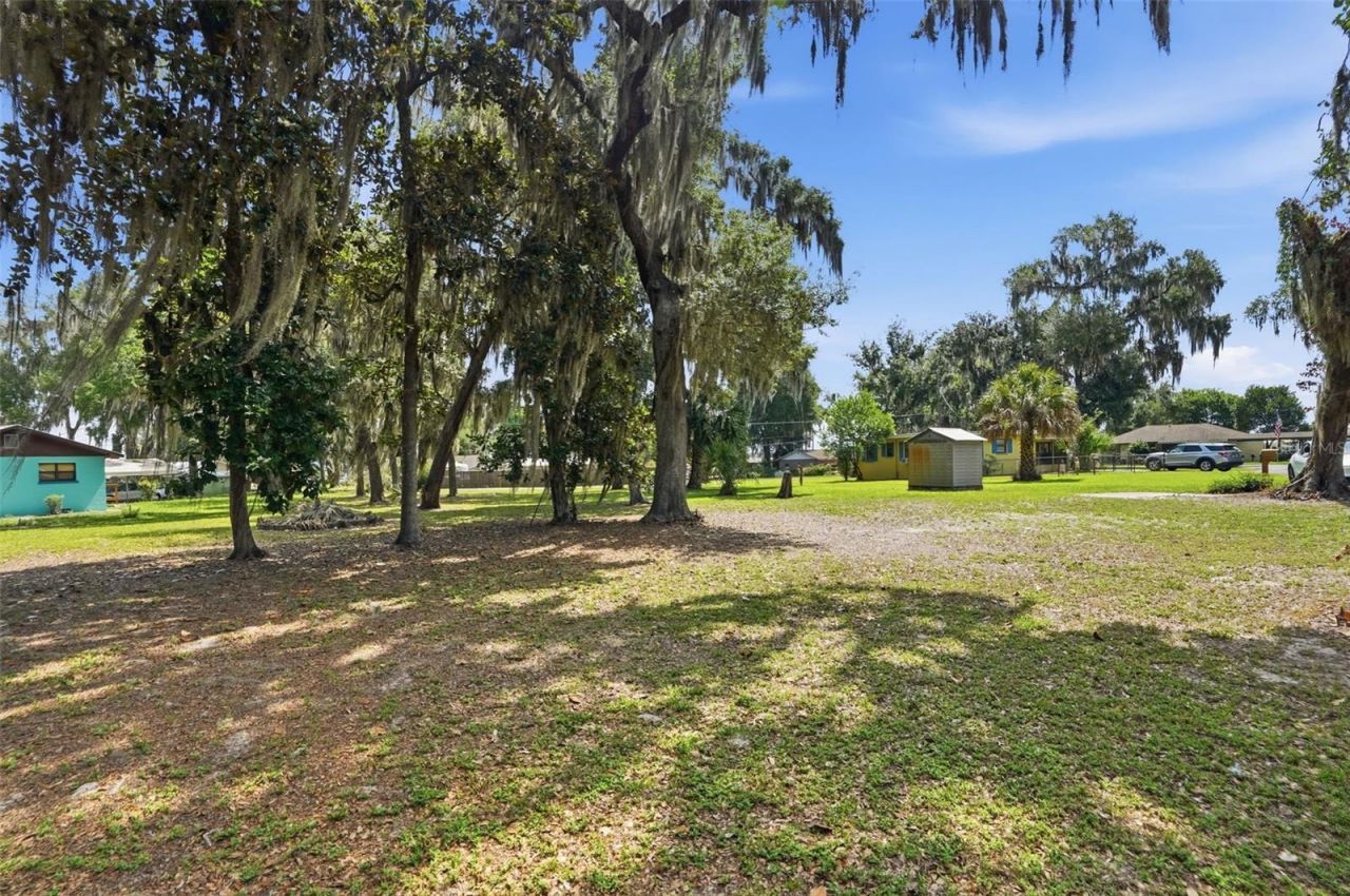 951 Cr 453, Lake Panasoffkee, FL 33538 Photo