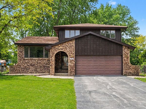 9792 W Oakridge Drive , St. John, IN 46373