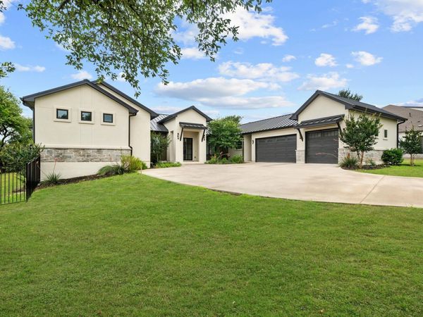 125 Stockman DR, Dripping Springs, TX 78620