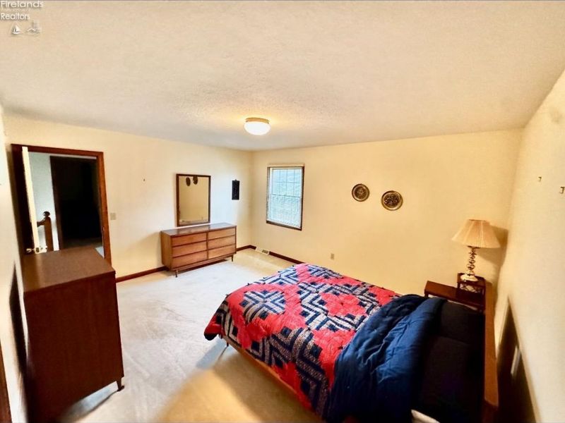 328 Windsor Court, Huron, OH 44870 Photo 10
