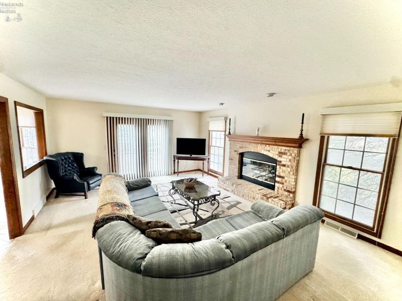 328 Windsor Court, Huron, OH 44870 Photo 14