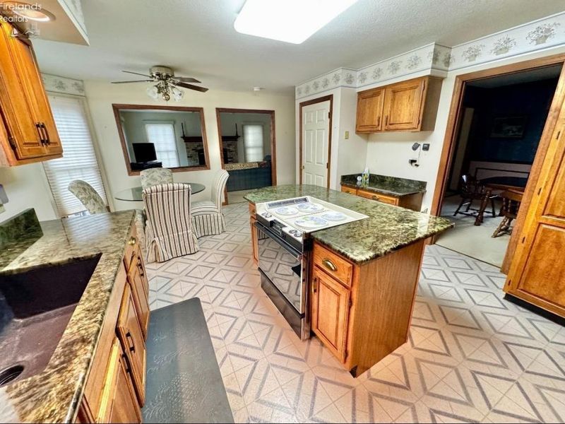 328 Windsor Court, Huron, OH 44870 Photo 3