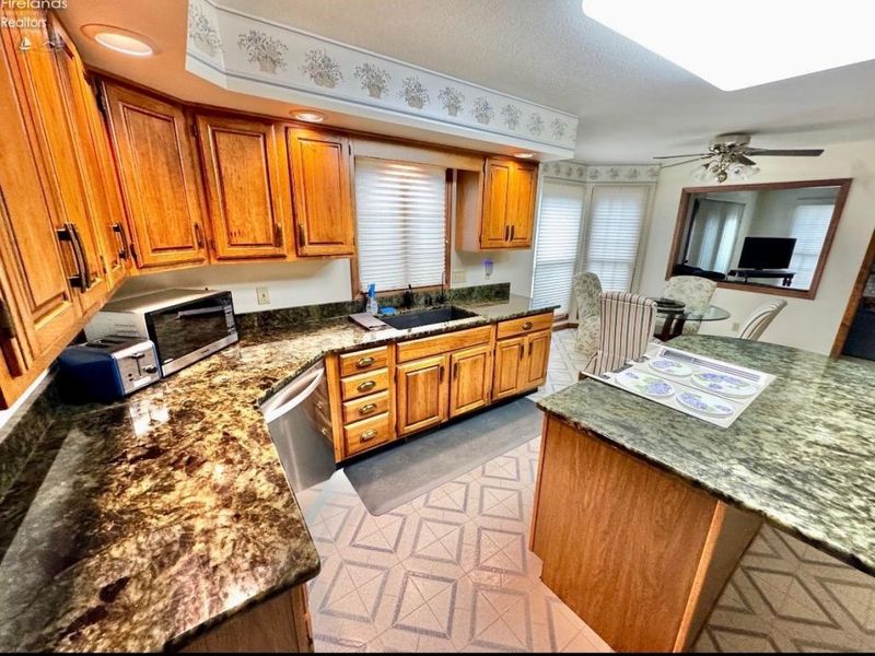 328 Windsor Court, Huron, OH 44870 Photo 4