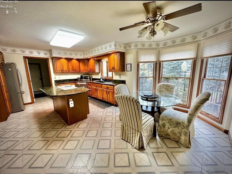 328 Windsor Court, Huron, OH 44870 Photo 8