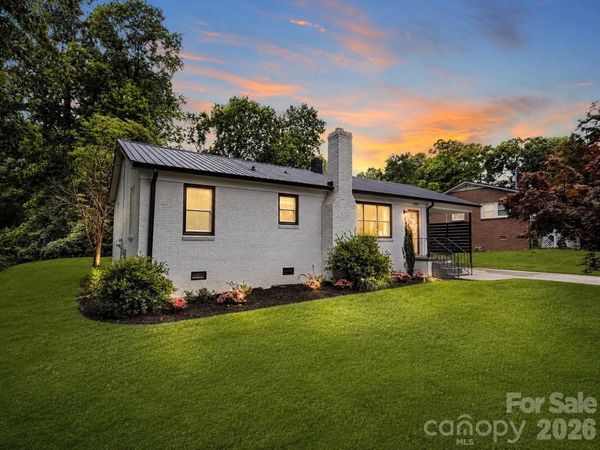 1344 12th Avenue NE, Hickory, NC 28601