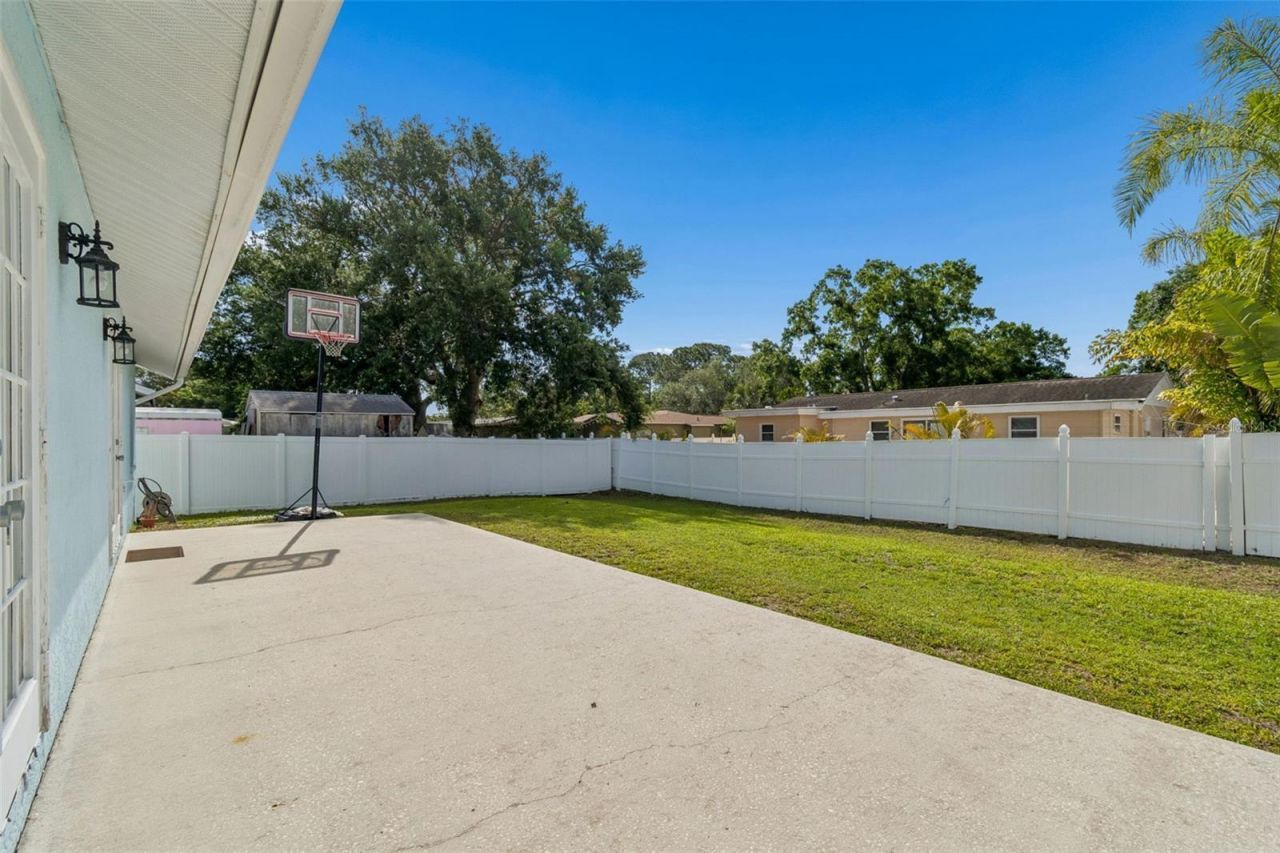 1898 76th Place N, Saint Petersburg, FL 33702 Photo