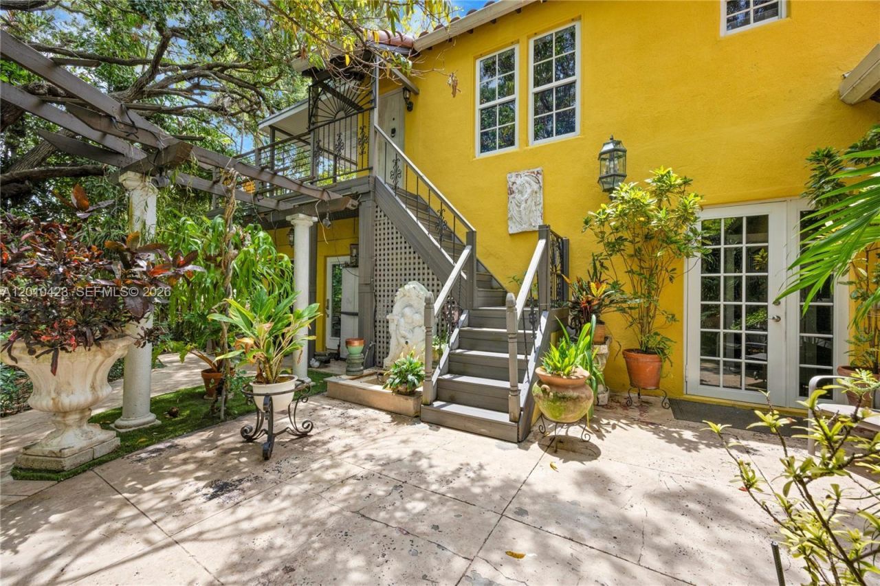 650 NE 76th St, Miami, FL 33138 Photo