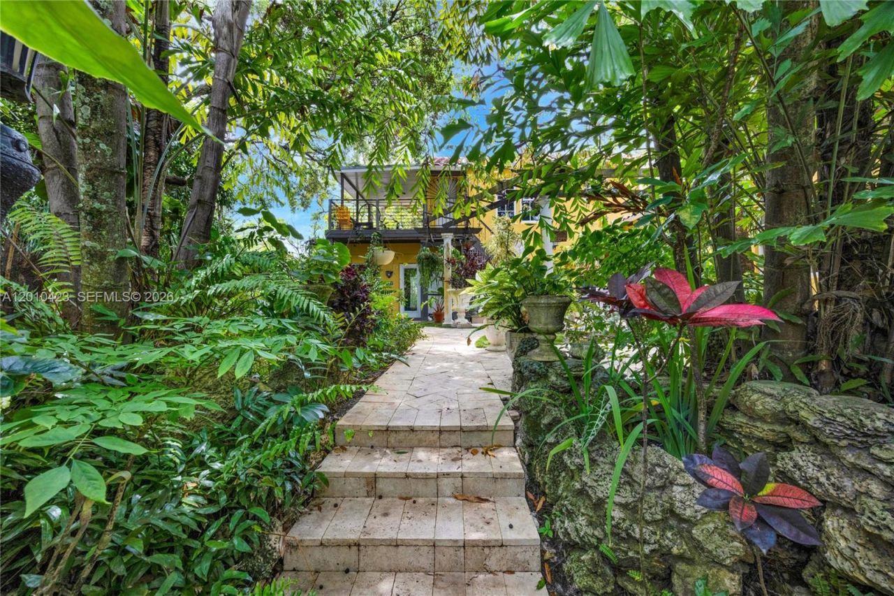 650 NE 76th St, Miami, FL 33138 Photo