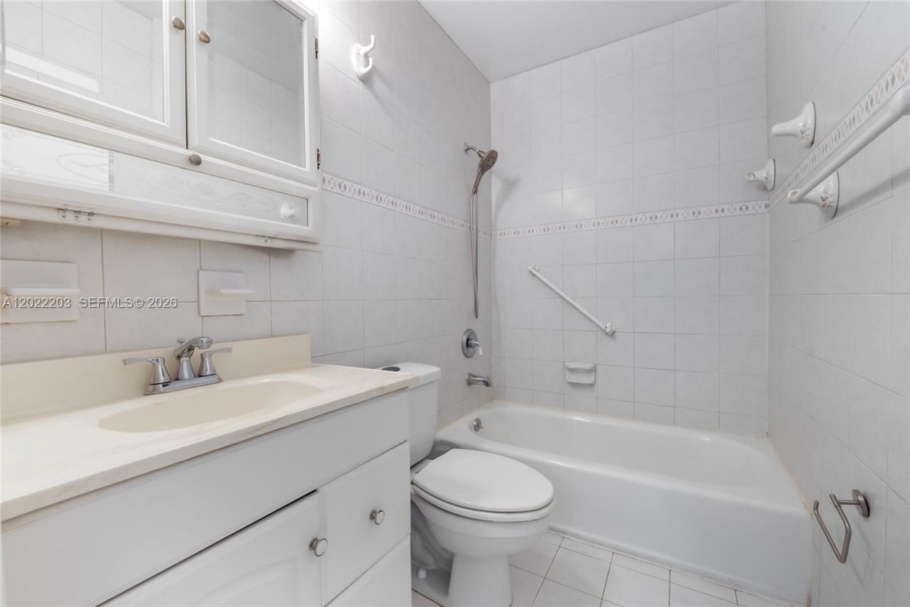 9460 Palmetto Club Ln E , Palmetto Bay, FL 33157 Photo