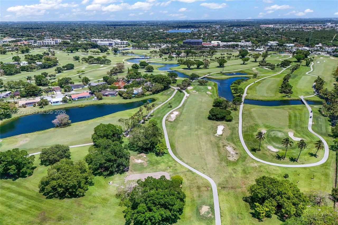 9460 Palmetto Club Ln E , Palmetto Bay, FL 33157 Photo