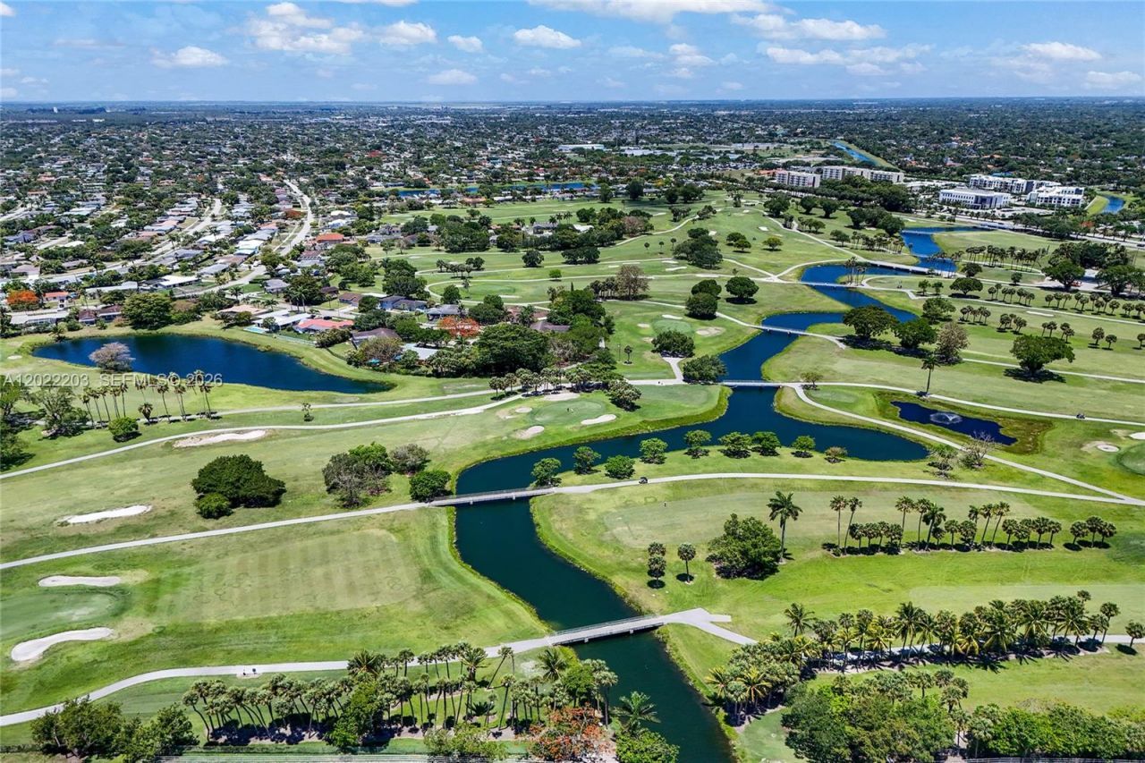 9460 Palmetto Club Ln E , Palmetto Bay, FL 33157 Photo