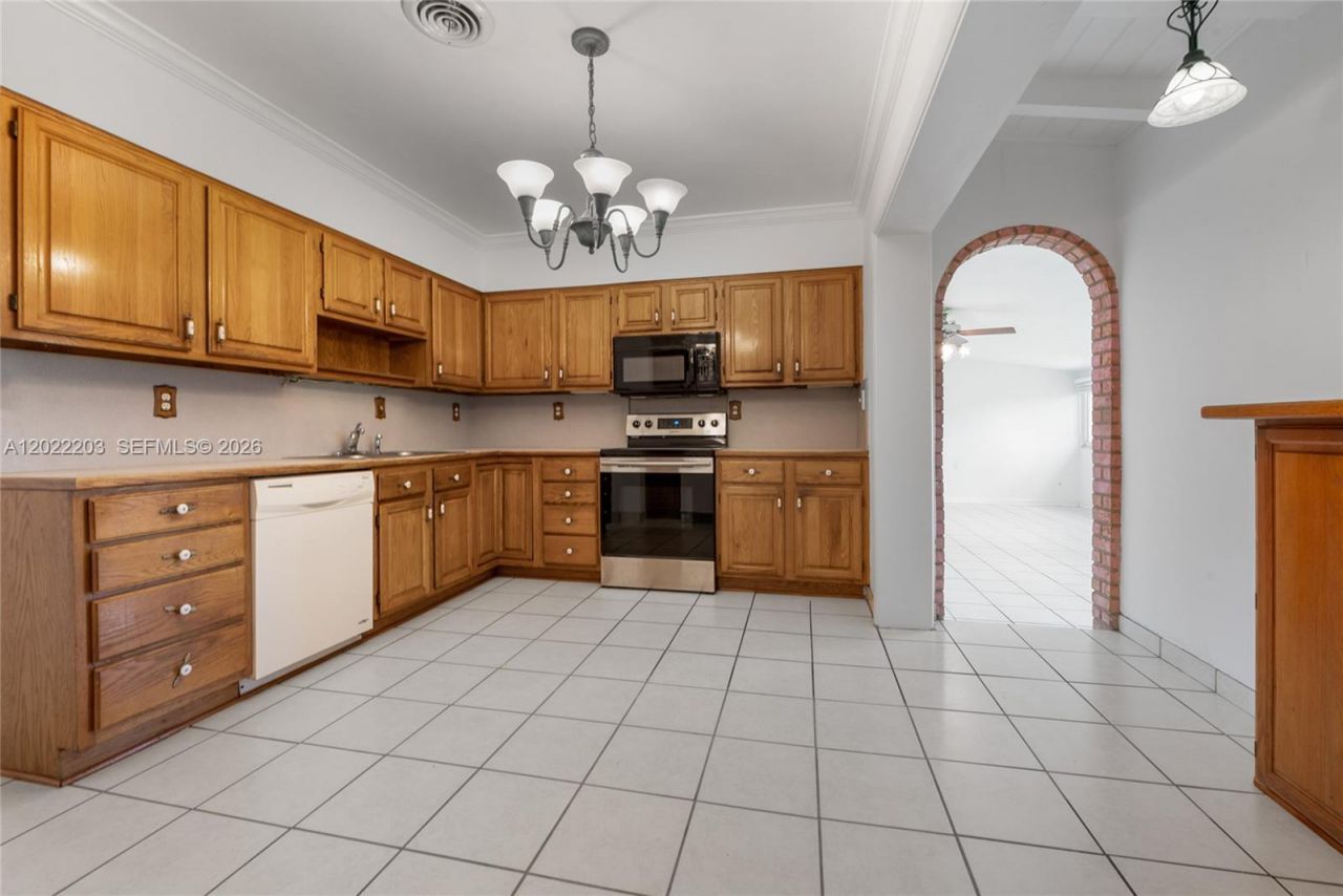 9460 Palmetto Club Ln E , Palmetto Bay, FL 33157 Photo
