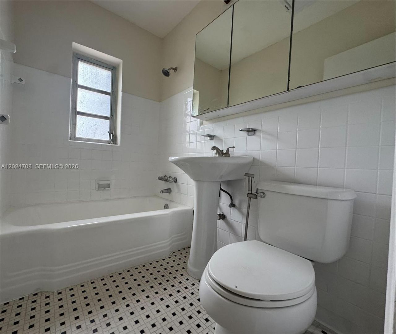 1320 NW 87th St, Miami, FL 33147 Photo