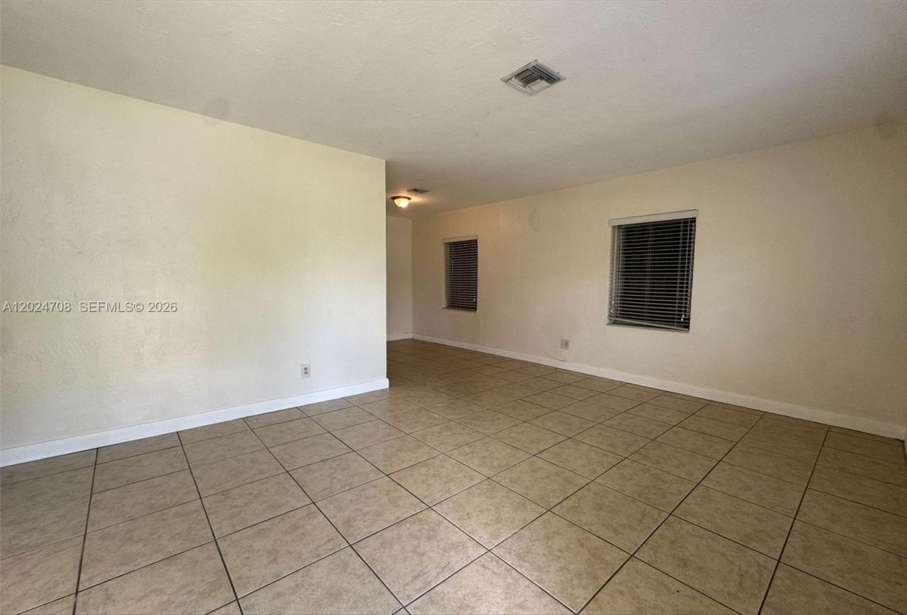 1320 NW 87th St, Miami, FL 33147 Photo