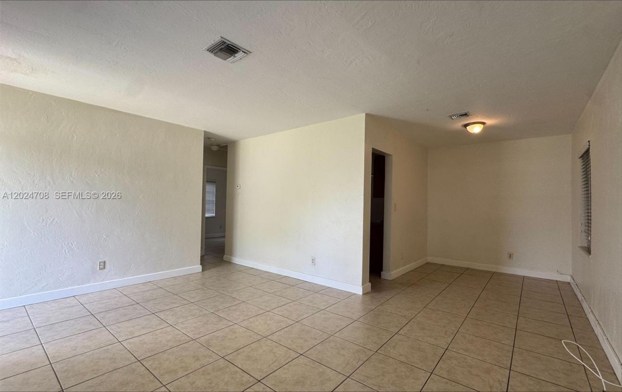 1320 NW 87th St, Miami, FL 33147 Photo
