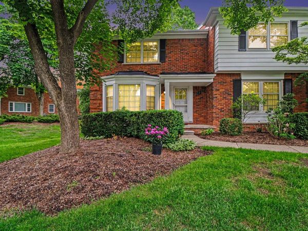 7 Barbour Lane, Unit 11, Bloomfield Hills, MI 48304